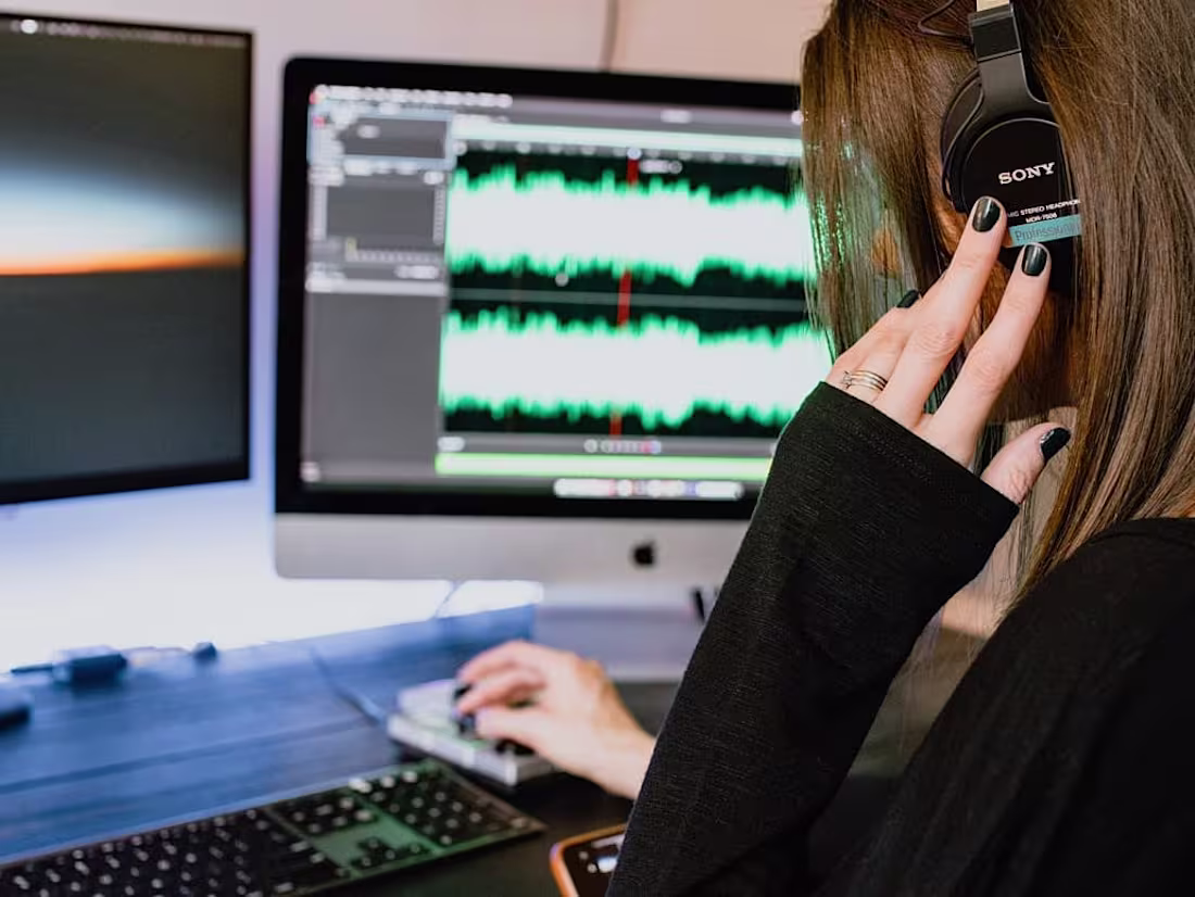 Cover image for Business & Technology 