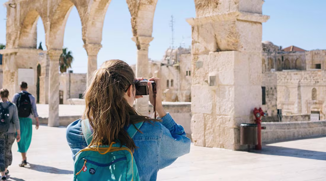 Cover image for 4 Rules To Become an Ethical Tourist