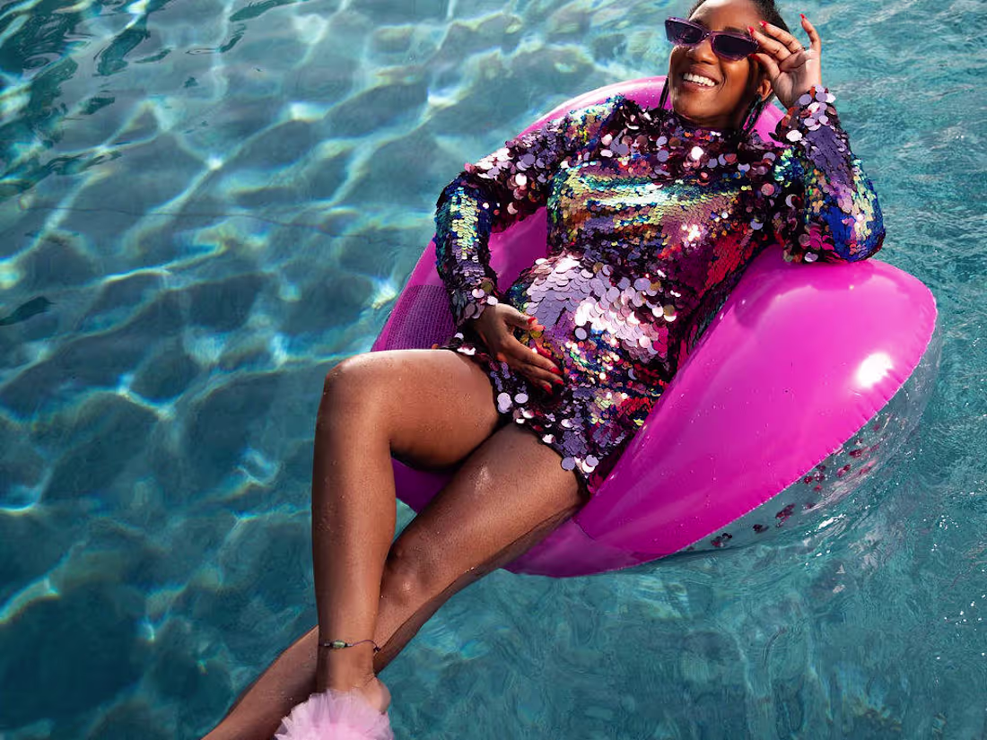 Cover image for Toxic girl is the new Mama... ina Di Pool