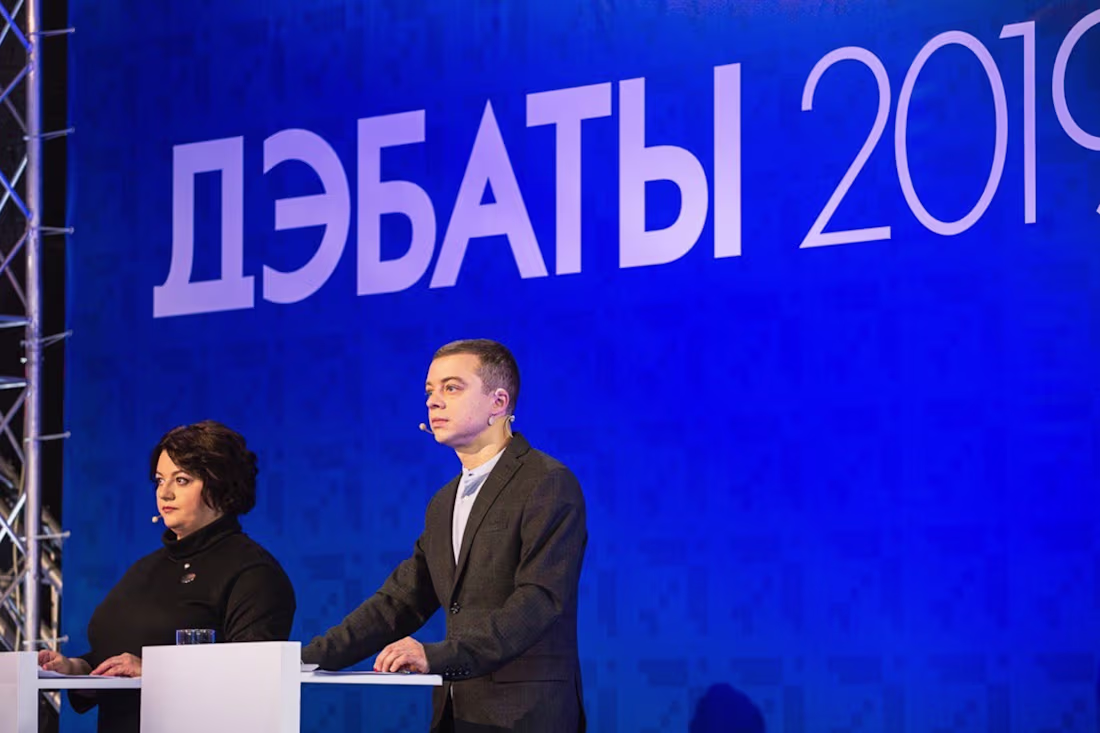 Cover image for Leading the TV debate show of candidates for parliament