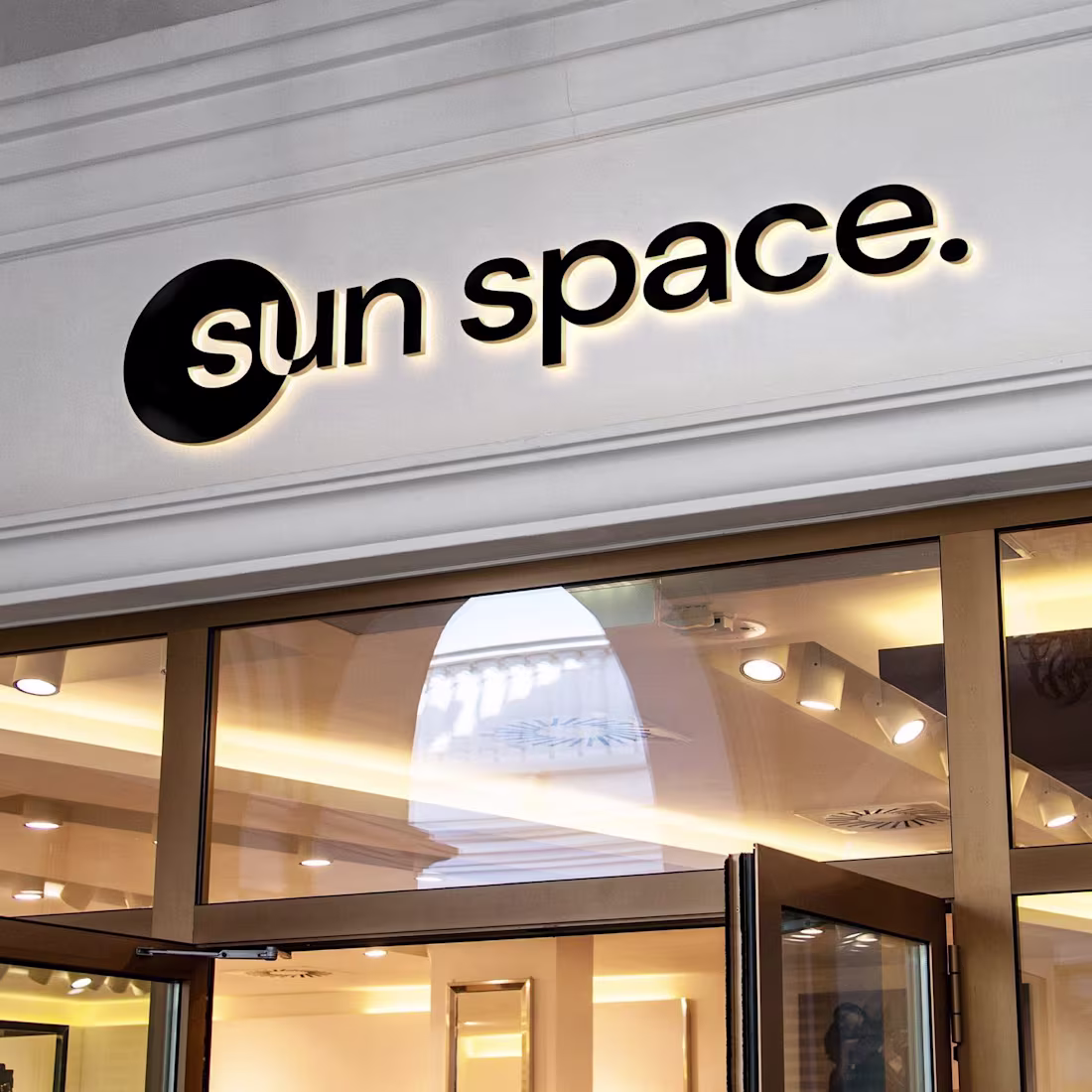 Cover image for Sun Space Cafe