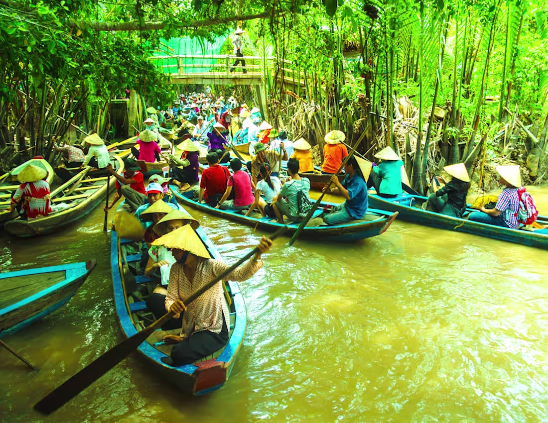 Cover image for Canoe Trips: Exploring Nature's Waterways