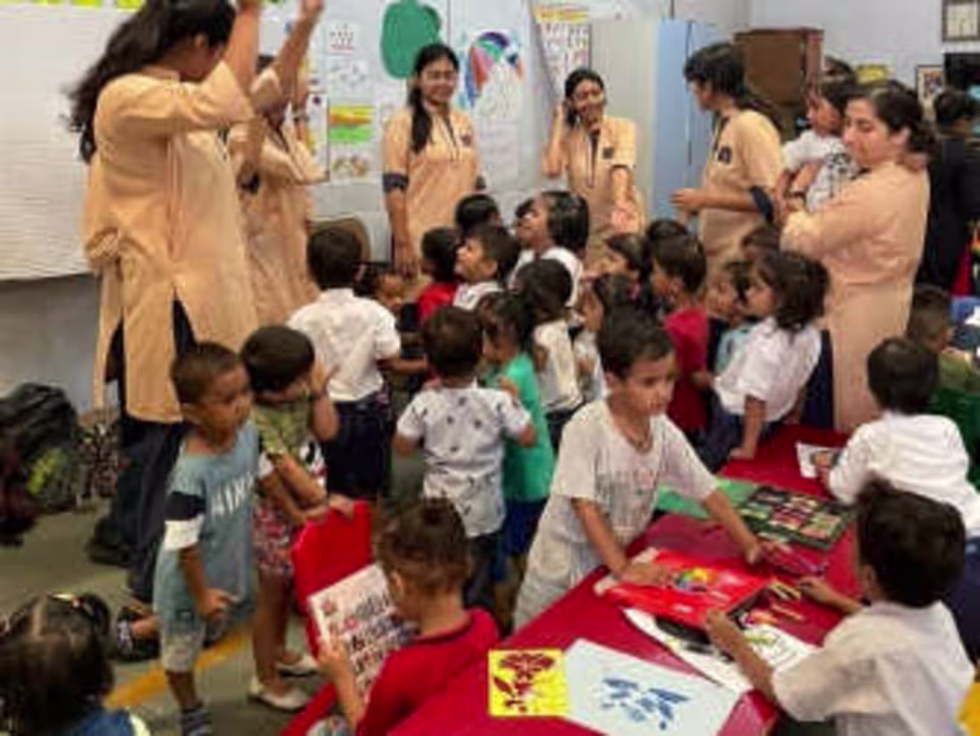 Cover image for Umaang I English teacher