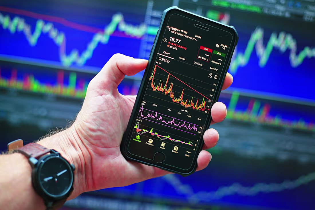 Cover image for Growth Investing vs. Value Investing in the 2023-2024 Stock Mar…