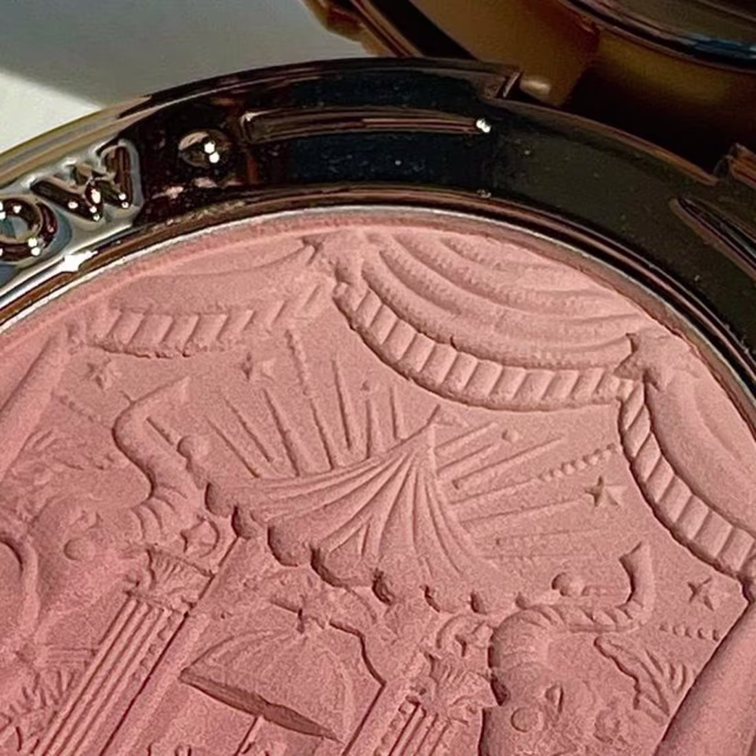 Cover image for ꪑ꠸ꪀꪖꫝ꠸ꪶ on Instagram: “PERFECTLY PRETTY ✨
.
.
.
.
#makeup #beau…