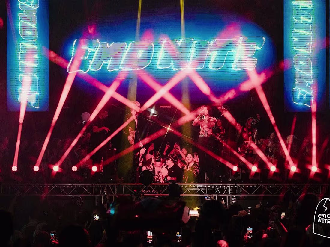 Cover image for CUSTOM 3D STAGE VISUALS FOR MUSIC PERFORMANCE/ FESTIVAL