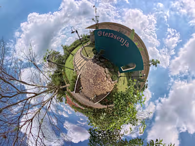 ☕ Booming Outdoor Café