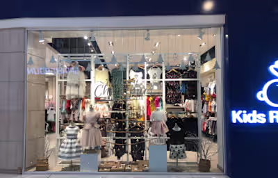 Creative Direction and Execution of Christmas Window Display 