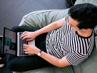 Should Your Business Hire A Freelance Blog Writer?