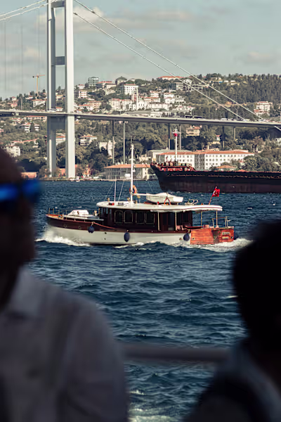 Istanbul between Red and Blue
