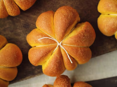 Short-form food video focused on