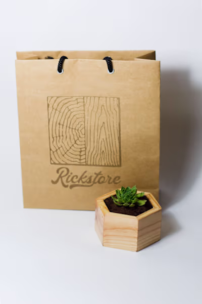 Rickstore - Logo, Branding + Social Media