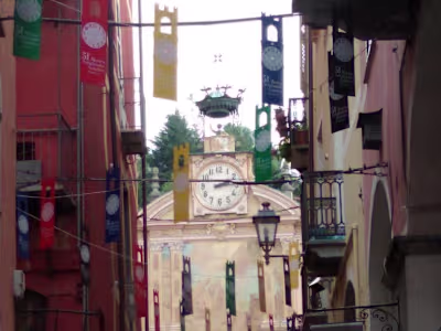 ROOSTERS AND POTTERY: MONDOVÌ HANDICRAFTS FAIR