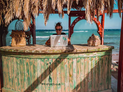 How to Choose the Right Travel Job For You