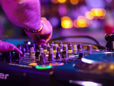 Thailand’s Full Moon Party [2023]: Beginners Guide + Tips!