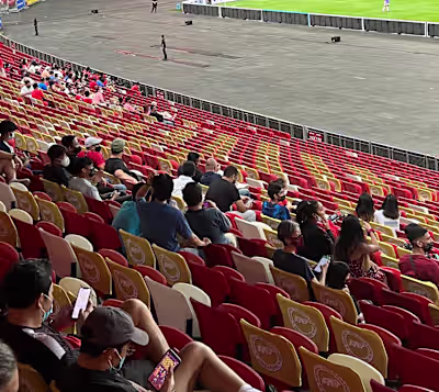 Netizens dissatisfied with FAS cause they had to sit on the flo…