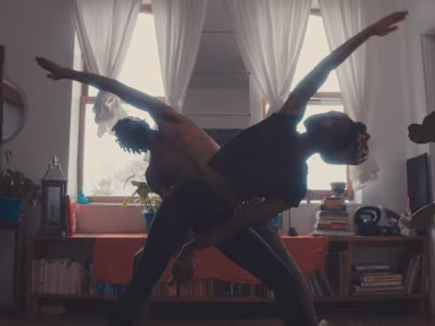 reel — A H K T I V 8