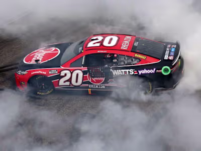 SPORTS ARTICLE WRITING - NASCAR 