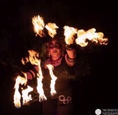 Meet Your Neighbor: Dawn Xiana Moon and Raks Geek