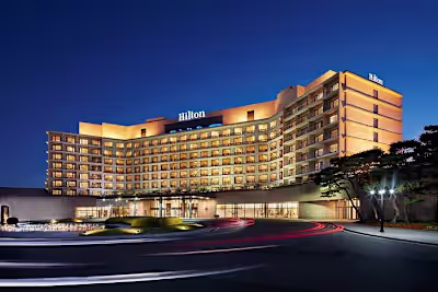 6 Hotel Social Media Strategies to Steal in 2023 (With Examples)