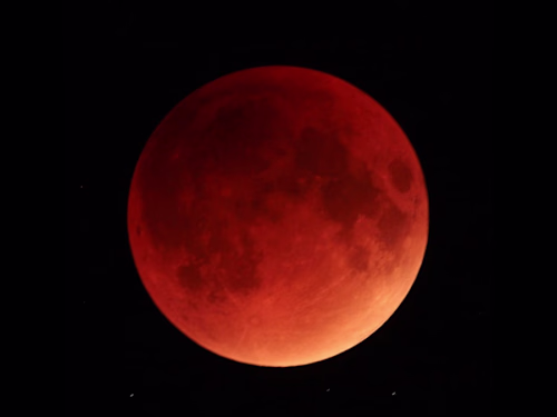 Luna Roja by Mari Moreno: A Chloe Moschini Production