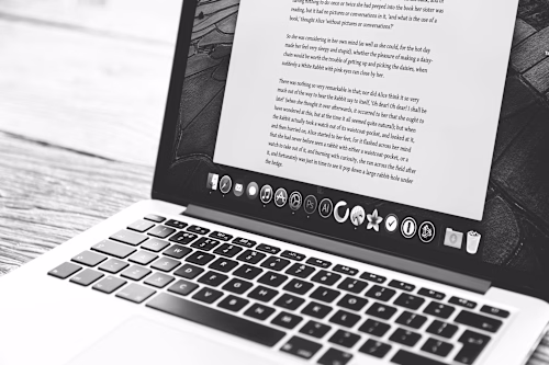 Copywriter vs content writer: 4 key differences
