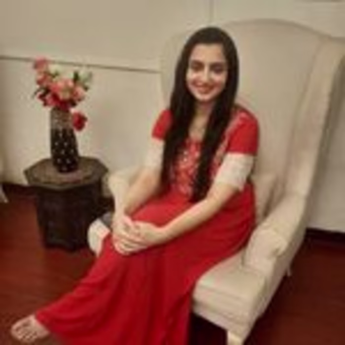 Farhina Writes (@farhinasherwani) • Social Media Manager