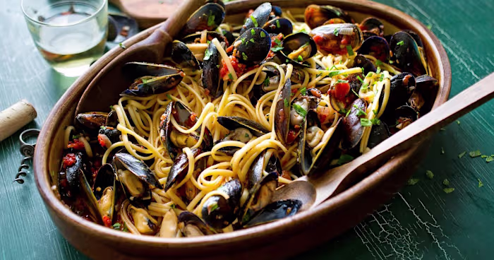 The Fifteen Minute Dinner: Mussels with Pasta and Veggies!