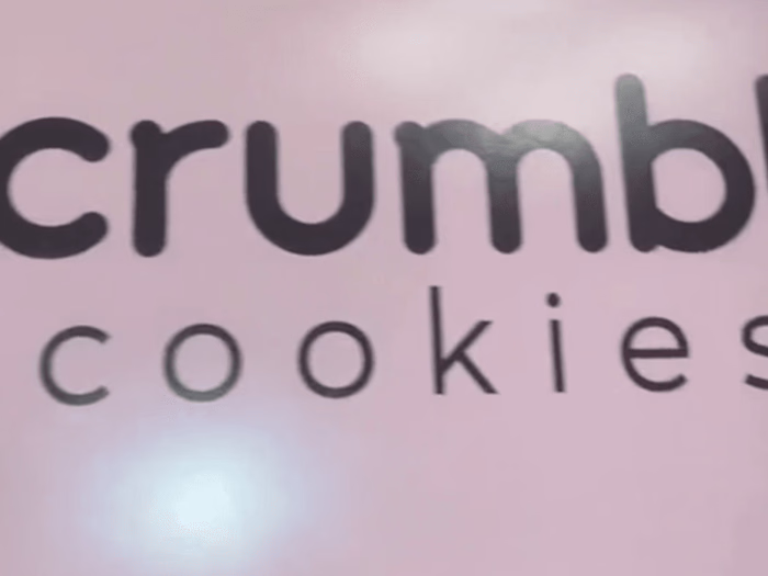 Crumbl Cookie Review