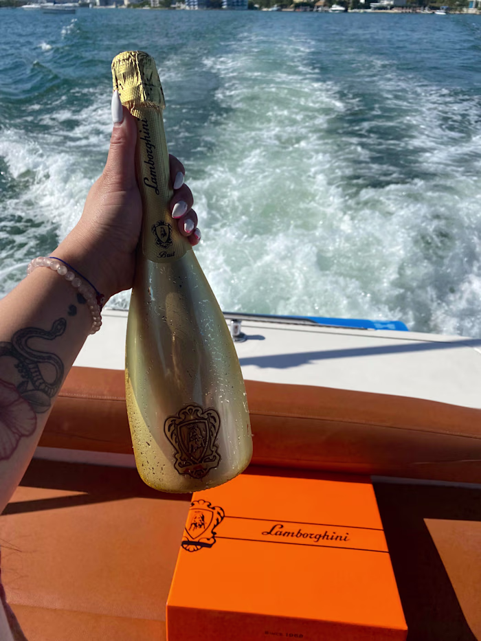 Wine by Lamborghini: Video UGC 