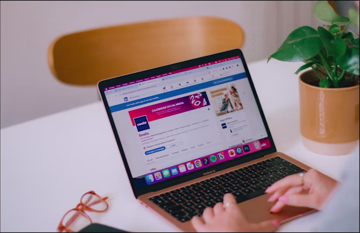 93 Eye-Opening LinkedIn Stats [Nov 2024 Update]