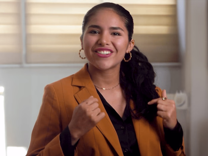 Female Spanish UGC ad campaign to build brand awareness