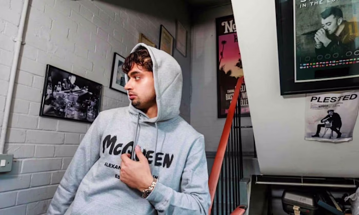 Komi Hakam – Renaissance Man