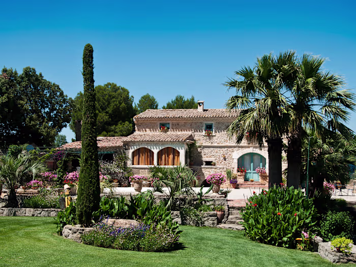 Baerz & Co - Luxury Homes