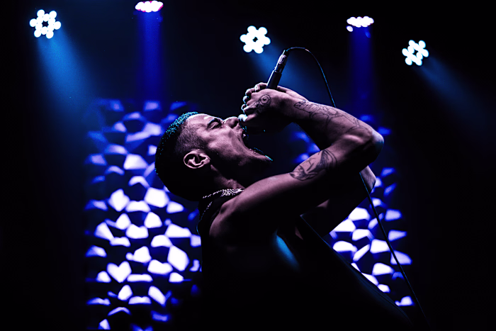 Ca7riel & Paco Amoroso - Fotografía Digital / Analógica