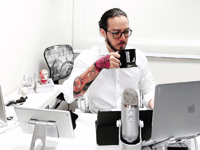 Social Media Management - Dr Luis Alberto Parra