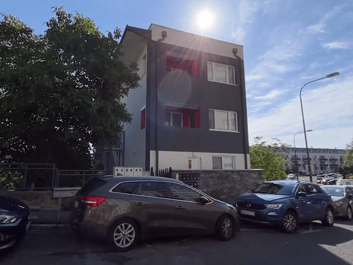 1-5 minute Property Showcase starring real estate agent