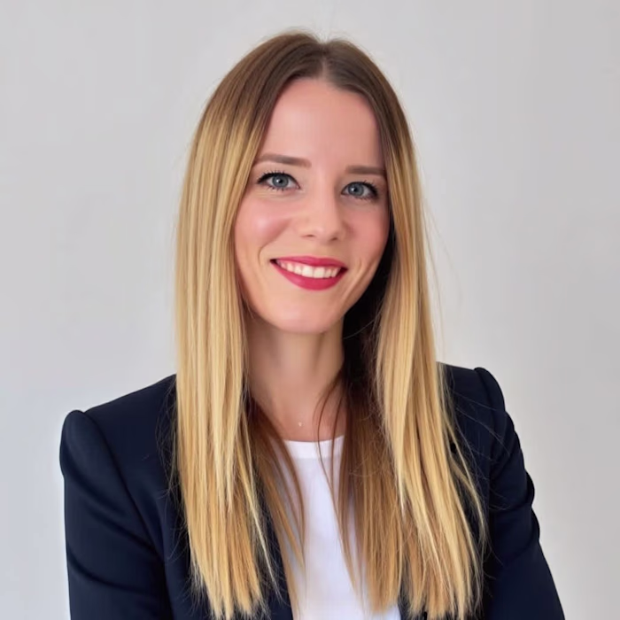 MEET ME 👋 /// EXPERT FASHION DESIGNER