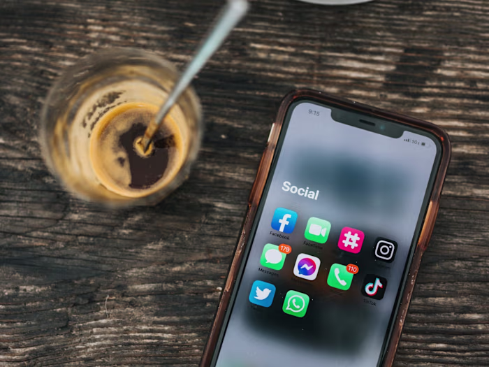 4 ways social media impacts consumer behavior