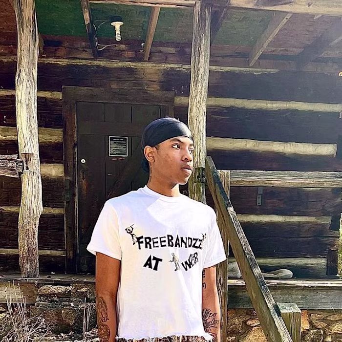 𝔉𝔯𝔢𝔢𝔟𝔞𝔫𝔡𝔷𝔷 🌙 on Instagram: “Freebandzz at War Croppe…