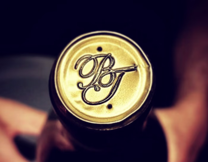 Monogram logo for Bodega Tamerán,