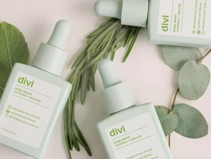 ⁠DIVI: UGC- Christmas themed Content