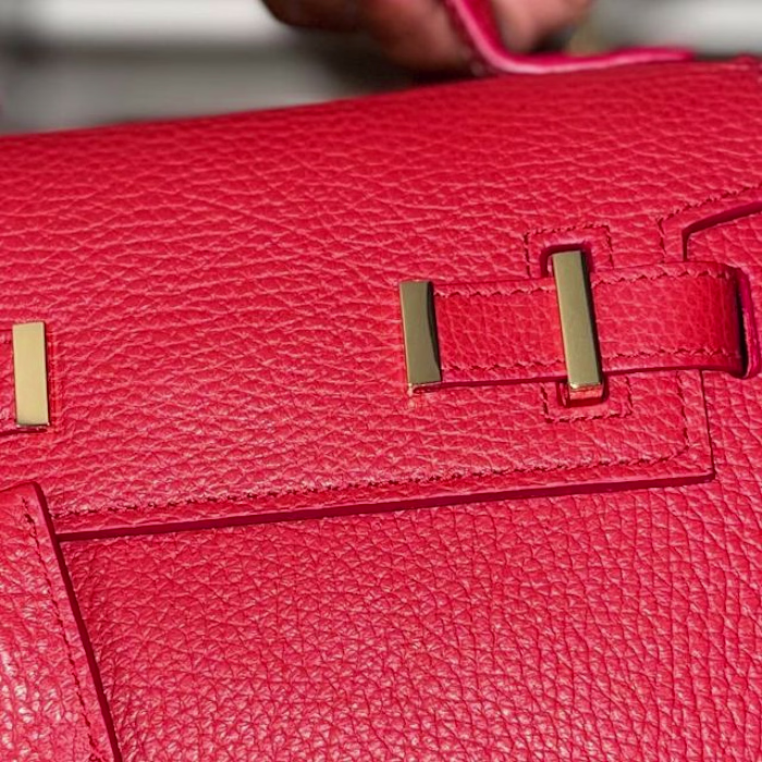 Chelsea | 📍Atlanta on Instagram: “I love my lil red bag. Red i…