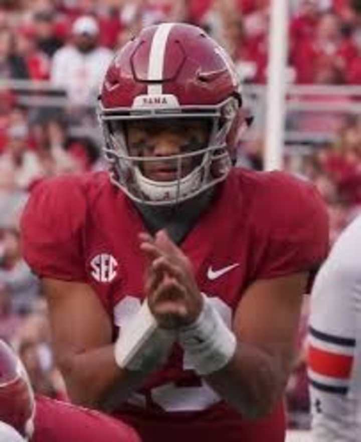 Cover image for Tua Tagovailoa pre-snap versus the Auburn