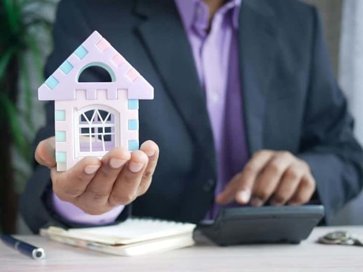 Cover image for Should I Refinance Or Just Pay Extra On My Mortgage Payments?