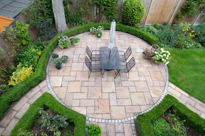 Cover image for Selecting Pavers That Fit Your Home and Enhance Your Outdoor Sp…