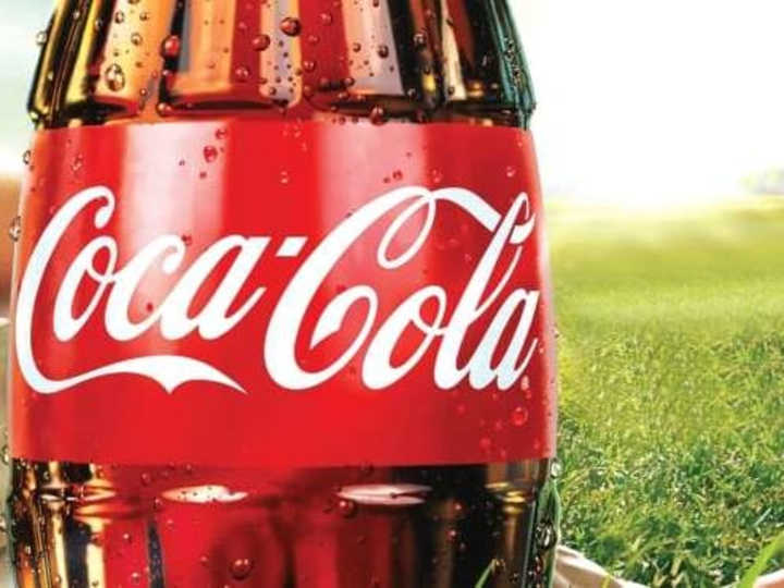 Cover image for Coca-Cola : The Brand that Opened Happiness