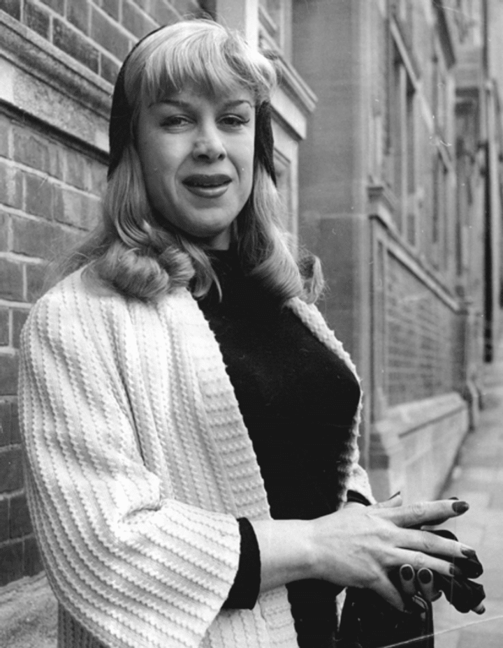 Cover image for Roberta Cowell