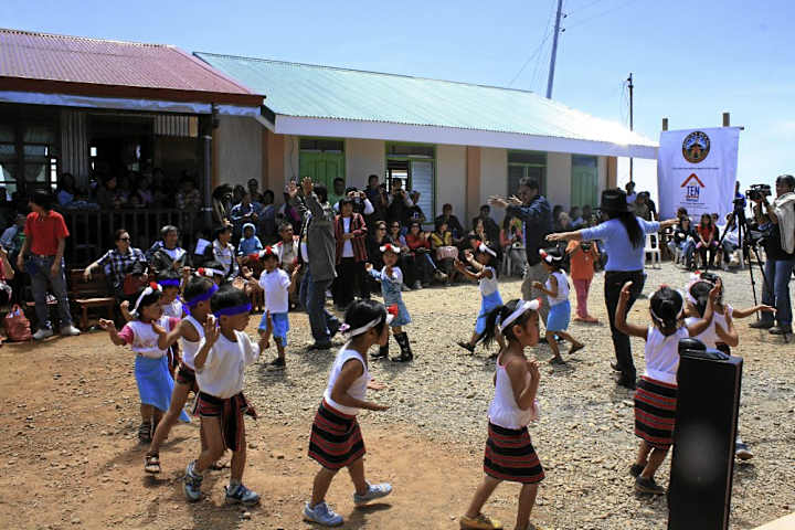 Cover image for Building a school up in the clouds