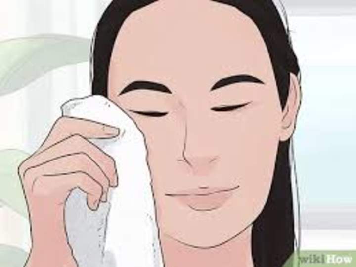 Cover image for A Guide to Properly Cleansing Your Face: Techniques and Products